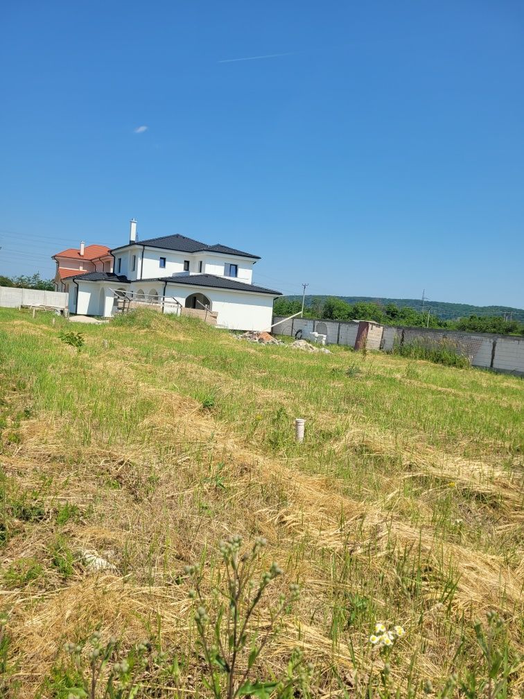Vând 516 mp teren intravilan in PITESTi cu toate utilitatile.