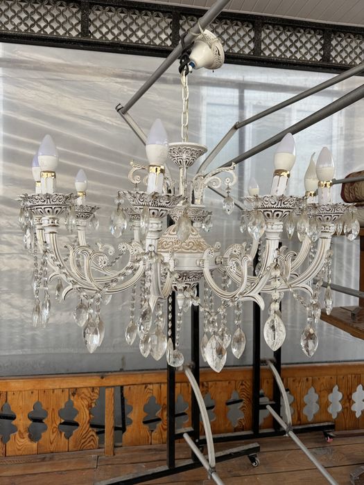 Сапалы және әдемі люстралар