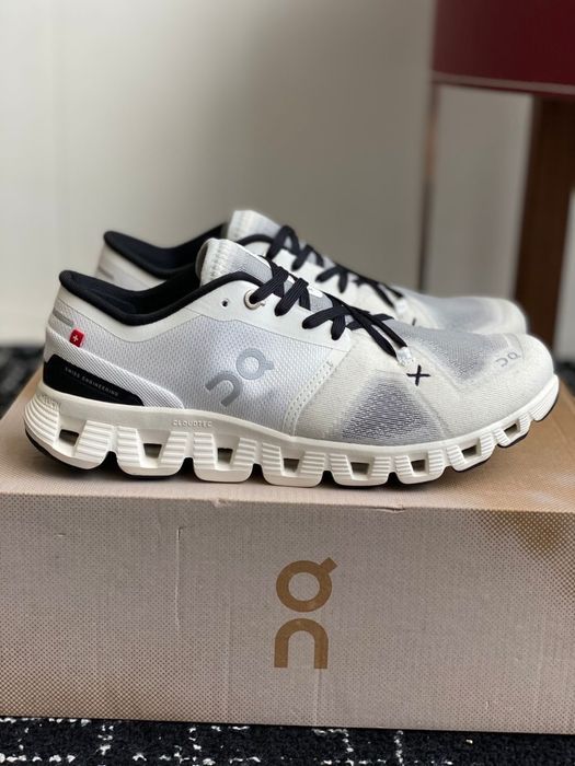 Продаю кроссовки on runing