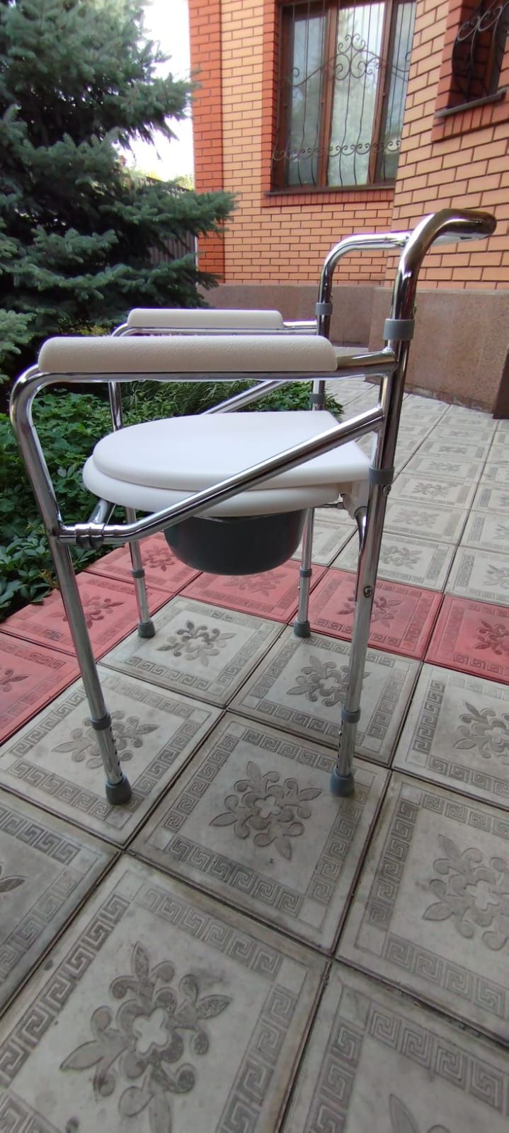 Ходунок и кресло стул (домашний туалет)