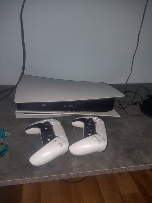 Срочно Продам пс 5 в отличном состоянии