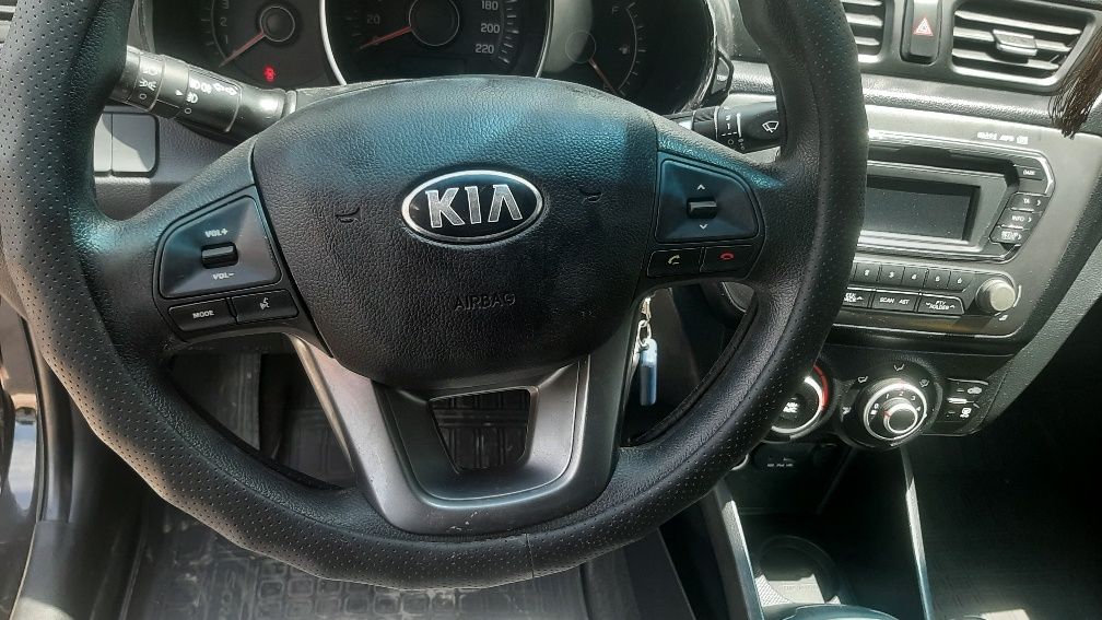 Кнопки мульти руля на Kia Rio