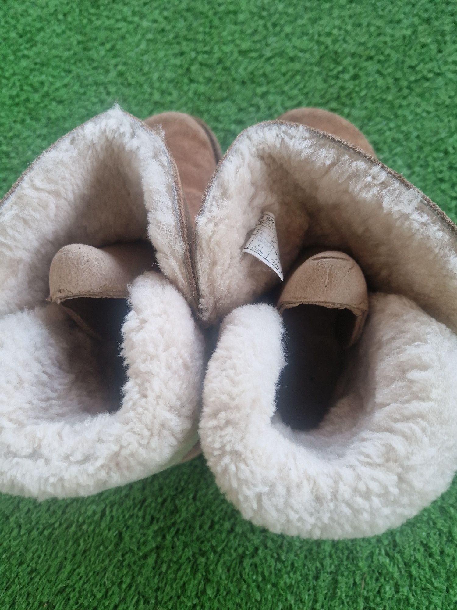 Vand ghete UGG, marime 38, in stare buna.