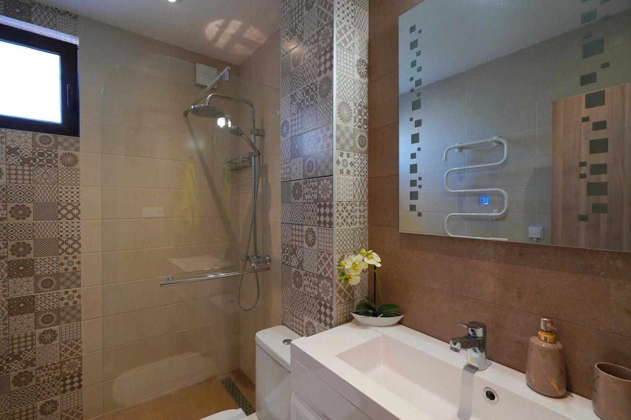 Продава се Четиристаен апартамент в Варна, м-т Евксиноград - 143 кв.м за 2518 €/кв.м - Снимка #14