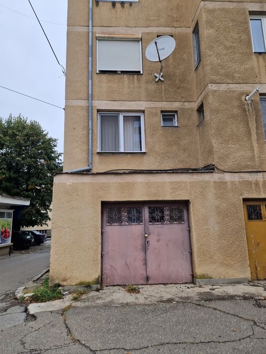 Inchiriez garaj, zona progresul