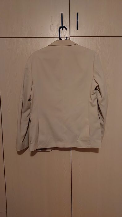 Sacou Zara, purtat la un singur eveniment