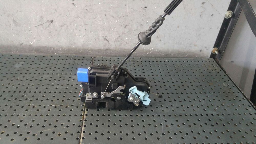 Broasca usa dreapta fata skoda octavia 2 1z 3d1837016