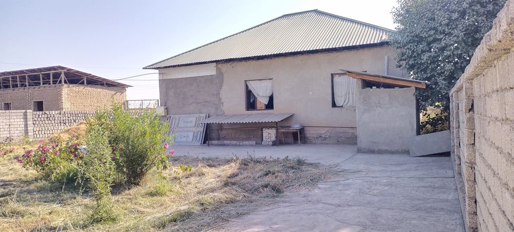 Uy sotiladi srochna Toshkent viloyati Yuqori chirchiq tumani Jumabozor