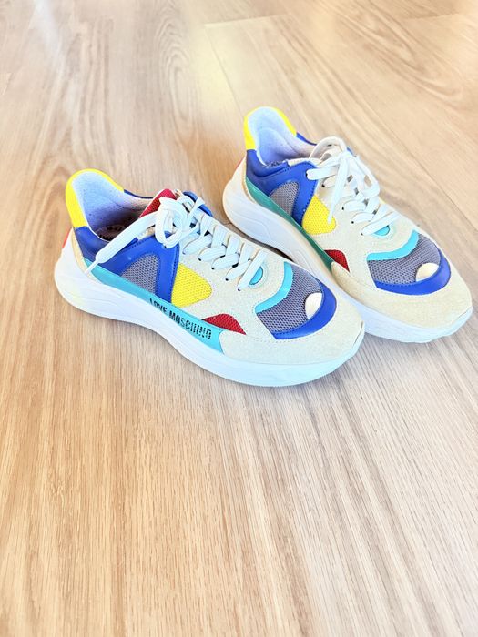 Love moshino сникърси