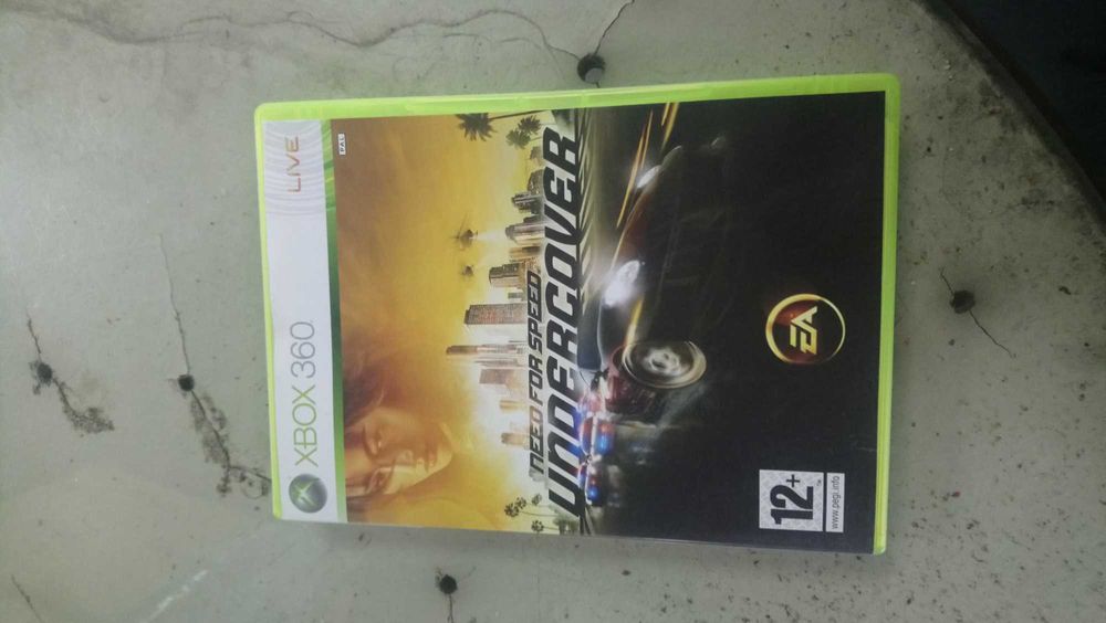 Xbox 360 + две игри