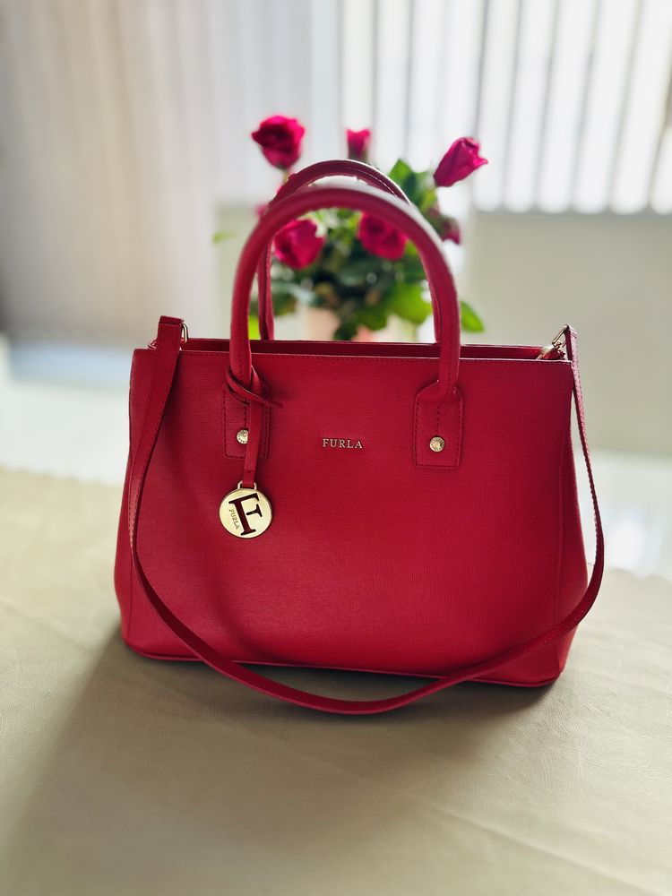 Страхотна чанта Furla