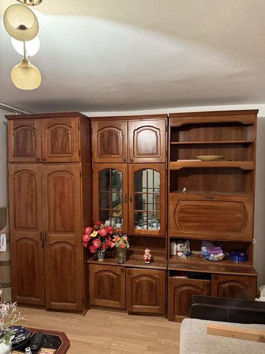 Vand mobila veche urgent!