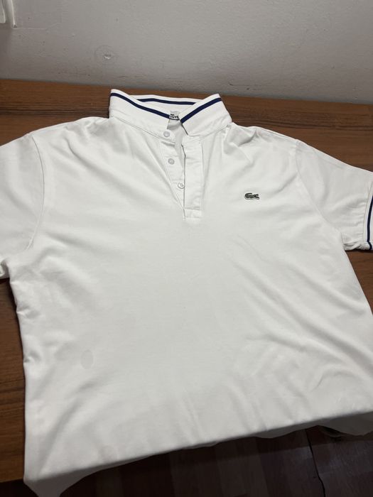 Белая футболка lacoste