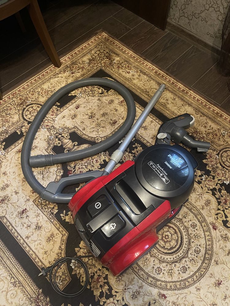 Пылесос Philips AquaAction 2000W с аквафильтром и HEPA 13