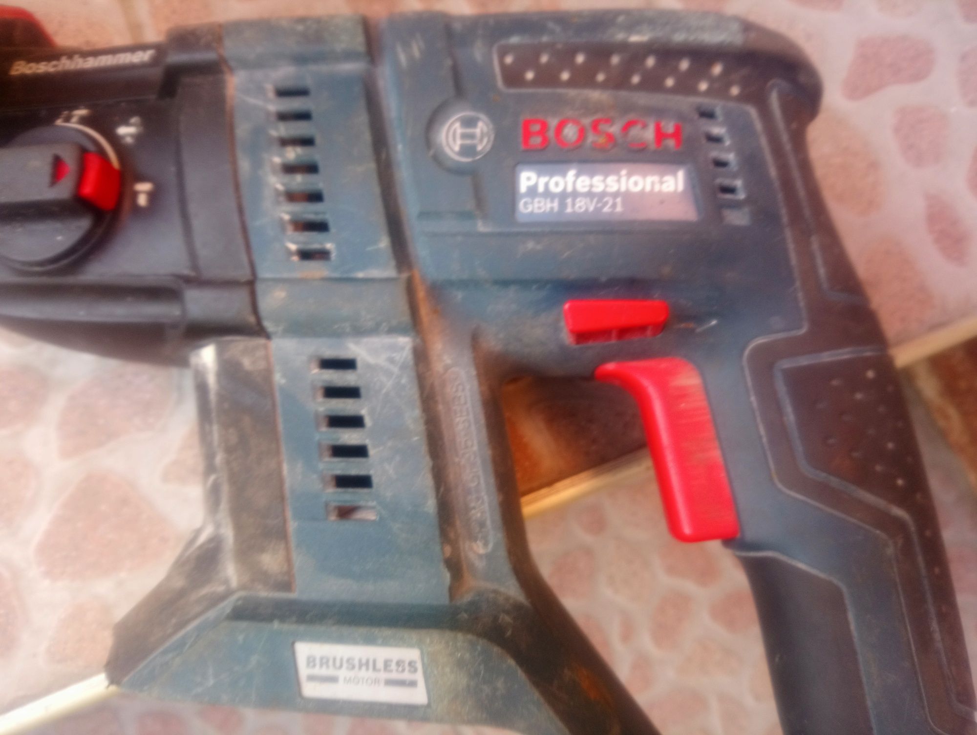 Перфоратор Bosch 18V Li on Безчетков Мотор