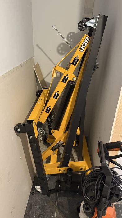 Кран тип жираф за повдигане и изваждане на двигатели 2t