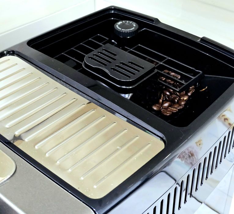 Автоматическая кофемашина Delonghi Dinamica Plus ecam 380.95