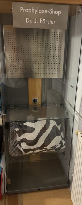 Vand vitrina de sticla