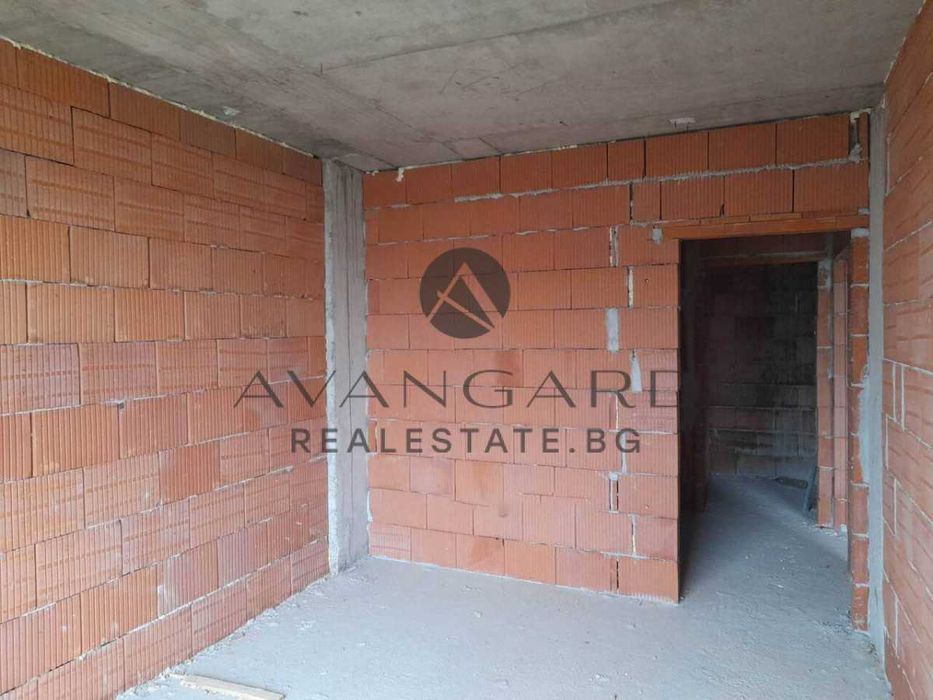 Продава се Двустаен апартамент в Пловдив, Кършияка - 72 кв.м за 1091 €/кв.м - Снимка #1