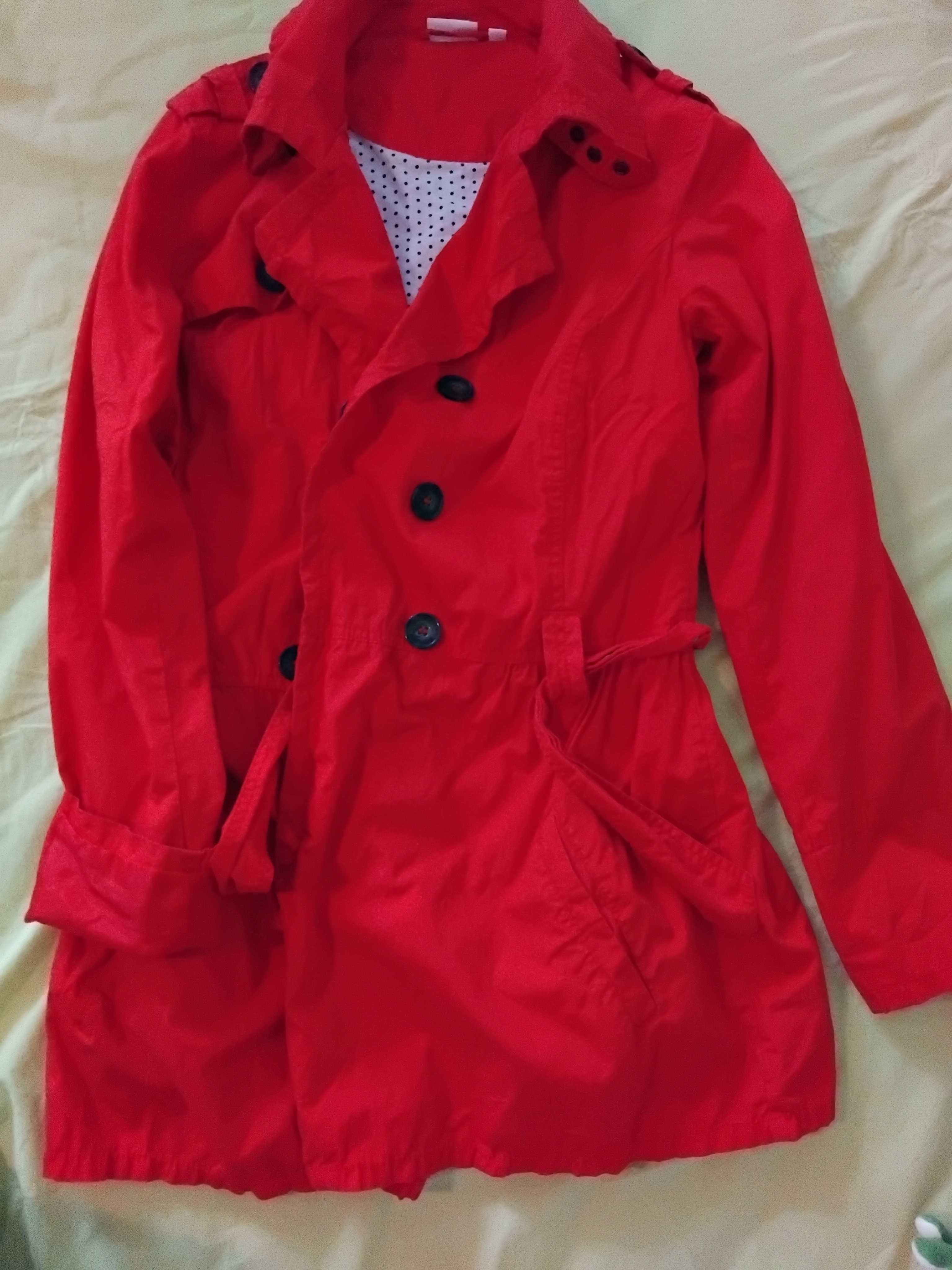 Страхотно червено яке