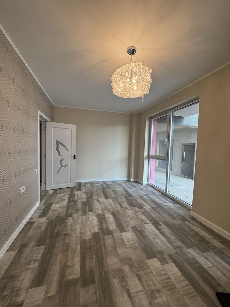 Vand apartament 2 camere parter, totul nou!
