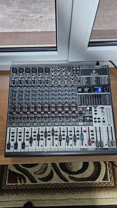 Mixer audio Behringer Xenyx 1832 fx,Boss dr-880