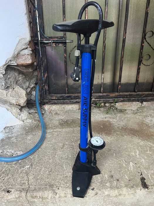 Pompa de bicicleta si rotii