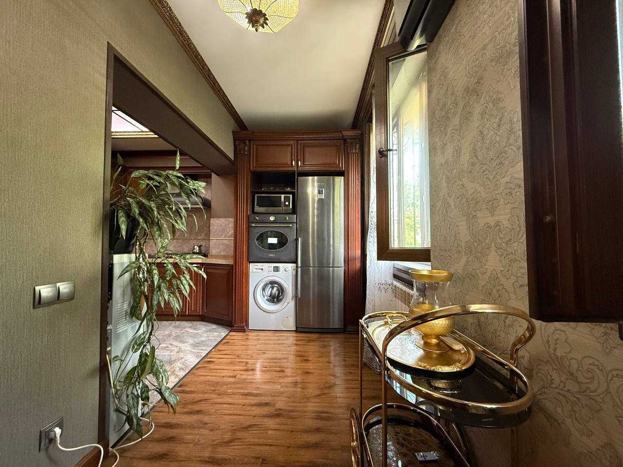 Ц-4 Алайский Кафе Плов 4-комн 3/4 96 м² кирпич 2х6 м ремонт меб/тех