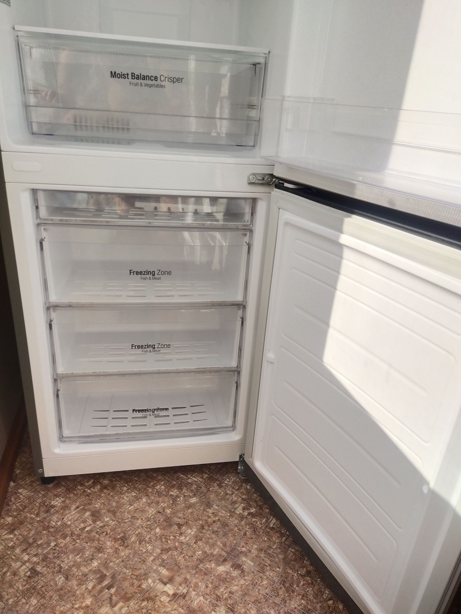 Продам холодильник почти новый,звоните, сообщение не читаю