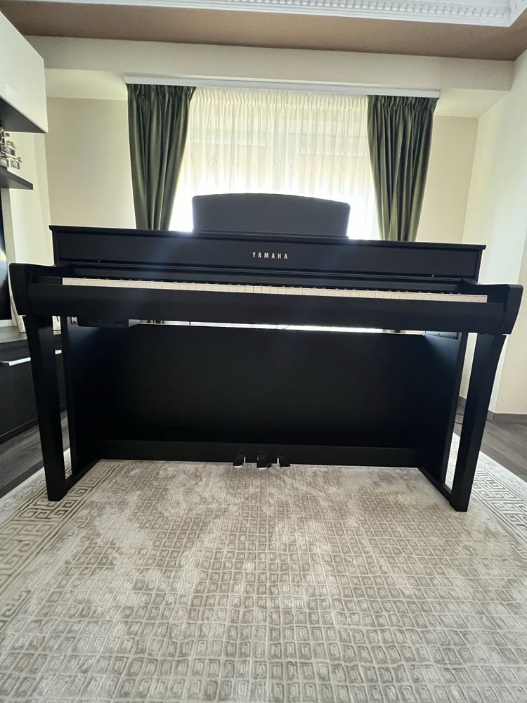 Pian Yamaha Clavinova CLP 735