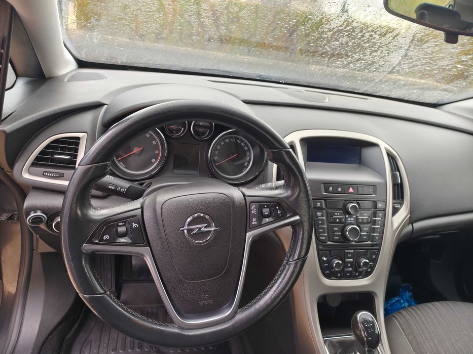 Opel Astra J 2010, 1.4 benzina + GPL