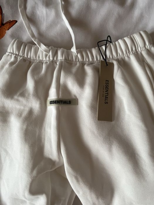 Екип на essentials