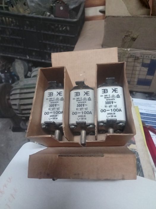 Продам предохранитель плавки вставки.