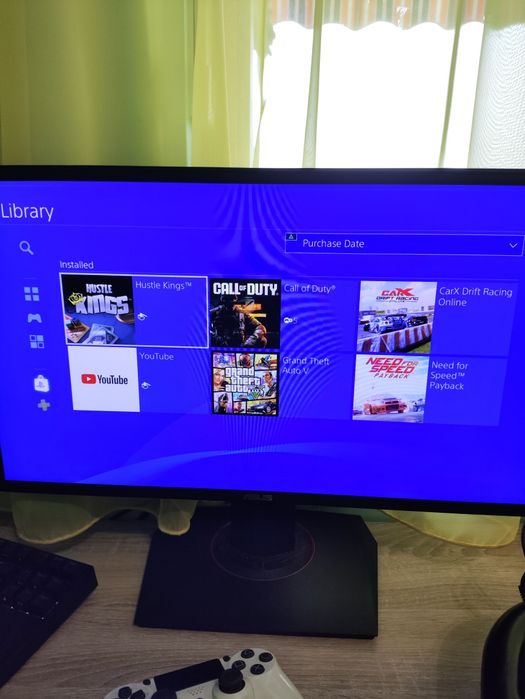 PlayStation 4 - 500 GB. С много игри + Волан + 2 джойстика със станция