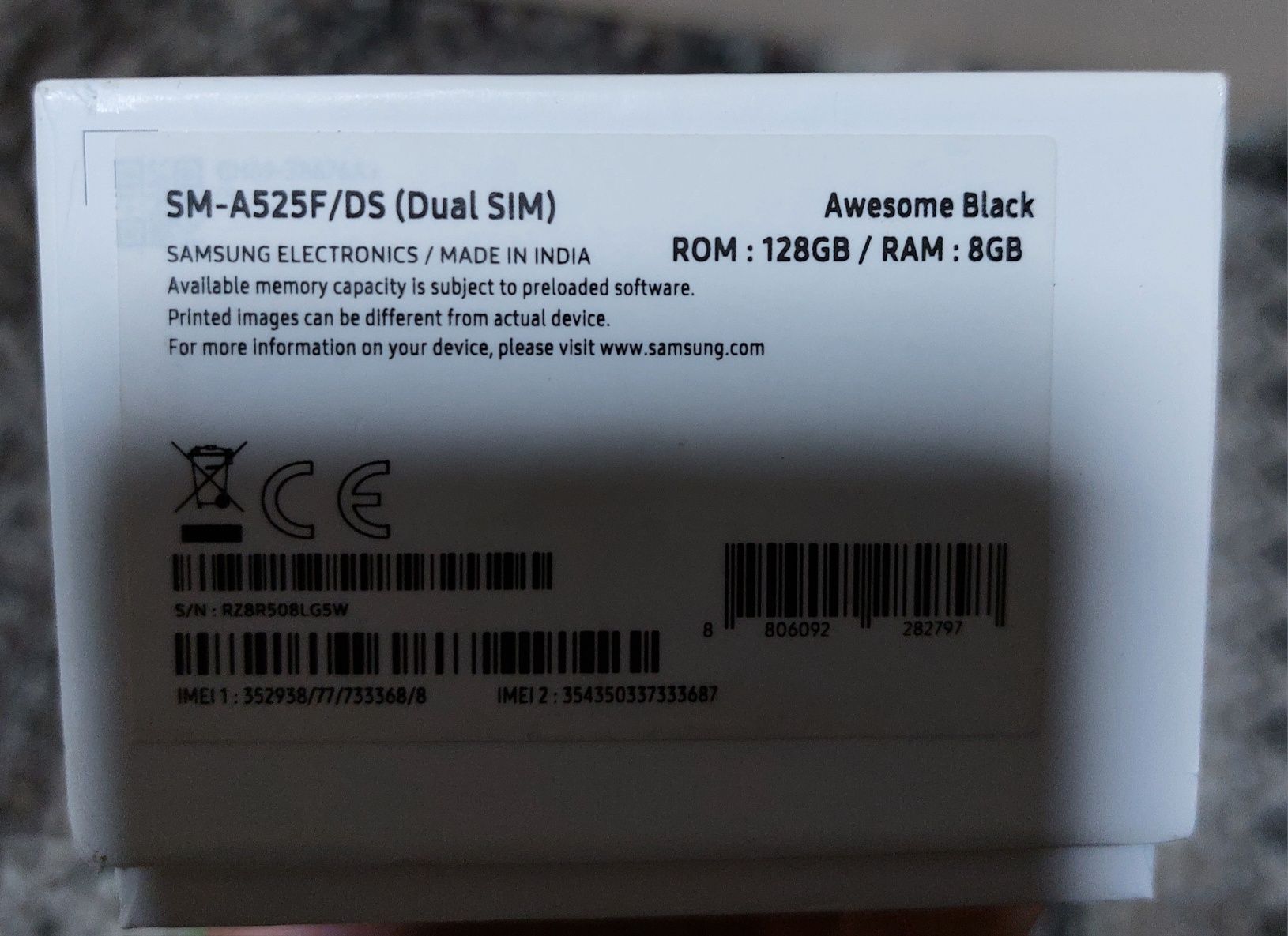 Продаётся Чёрный Самсунг Galaxy A 52, 128/8 ГБ.