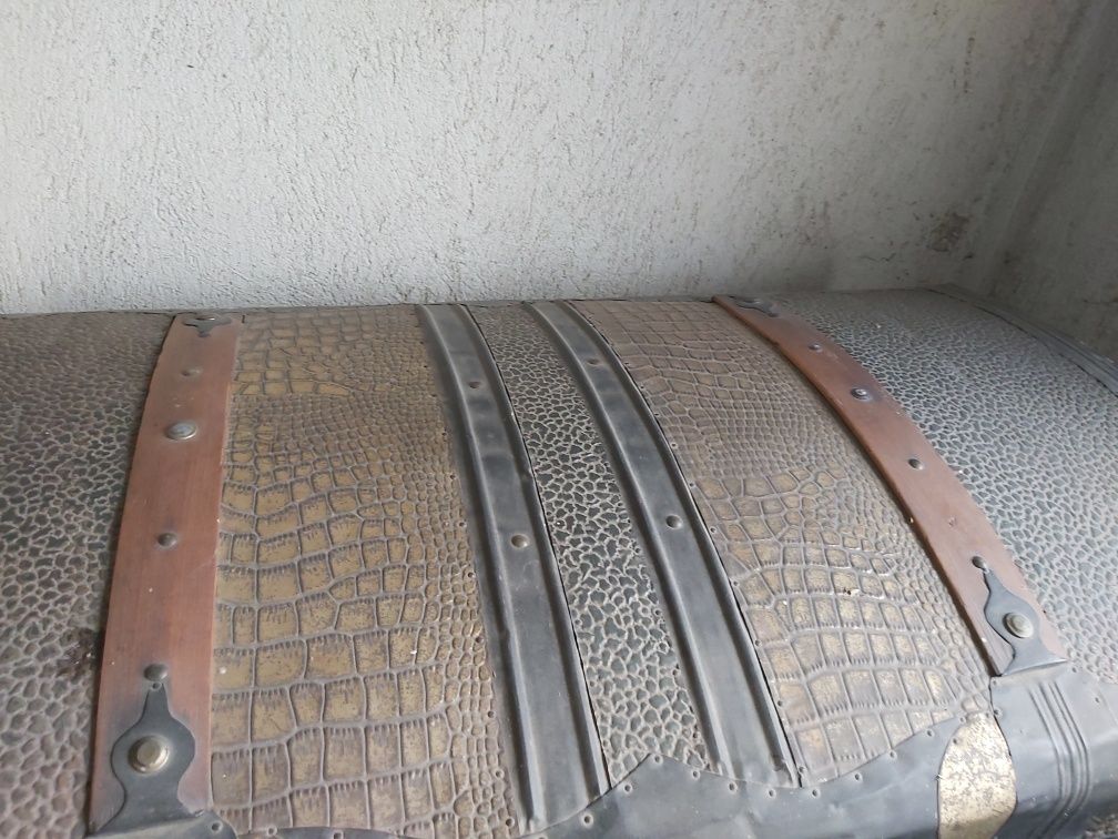 Сандък-ракла с обков, стар, 1м× 0.65м×0.55м
