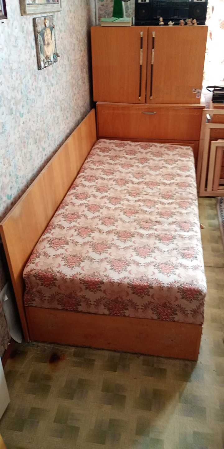 Легла със скрин два броя за подаряване