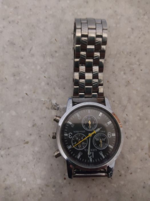 Продам часы в хорошем состояние