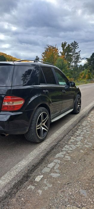 Vând mercedez ML