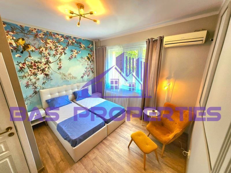 Продава се Тристаен апартамент в София, Център - 68 кв.м за 4044 €/кв.м - Снимка #9