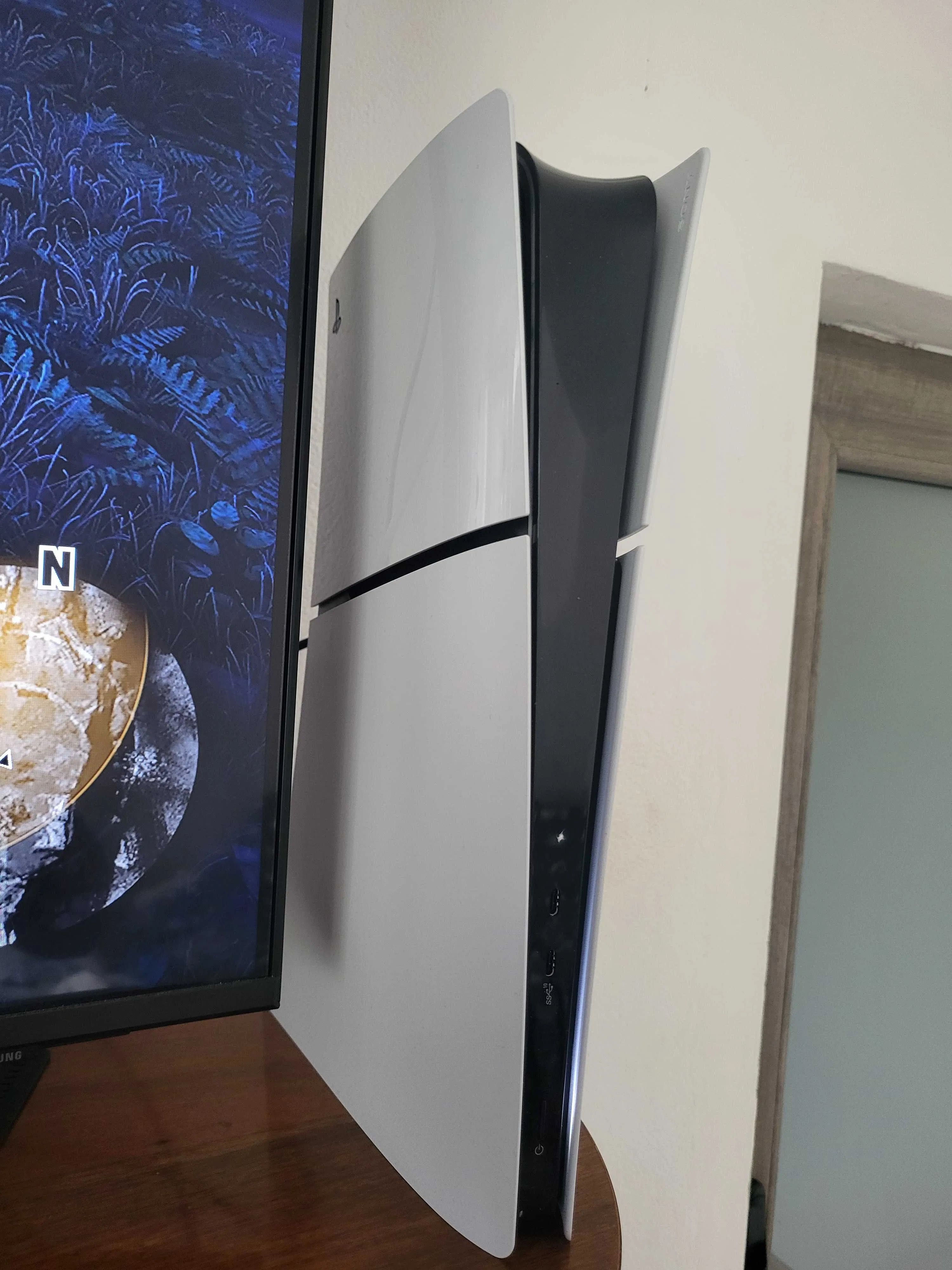 Vând urgent PS5 1t