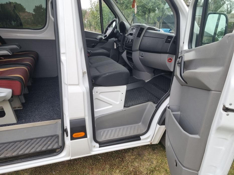 Vând Mercedes sprinter 311.8+1 pers.