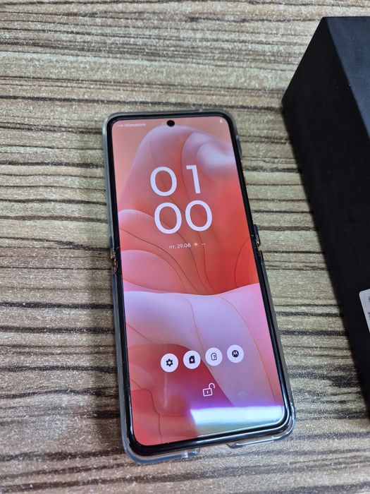 Motorola razr 40 ultra, Dual SIM, 8GB RAM, 256GB, 5G, Peach Fuzz