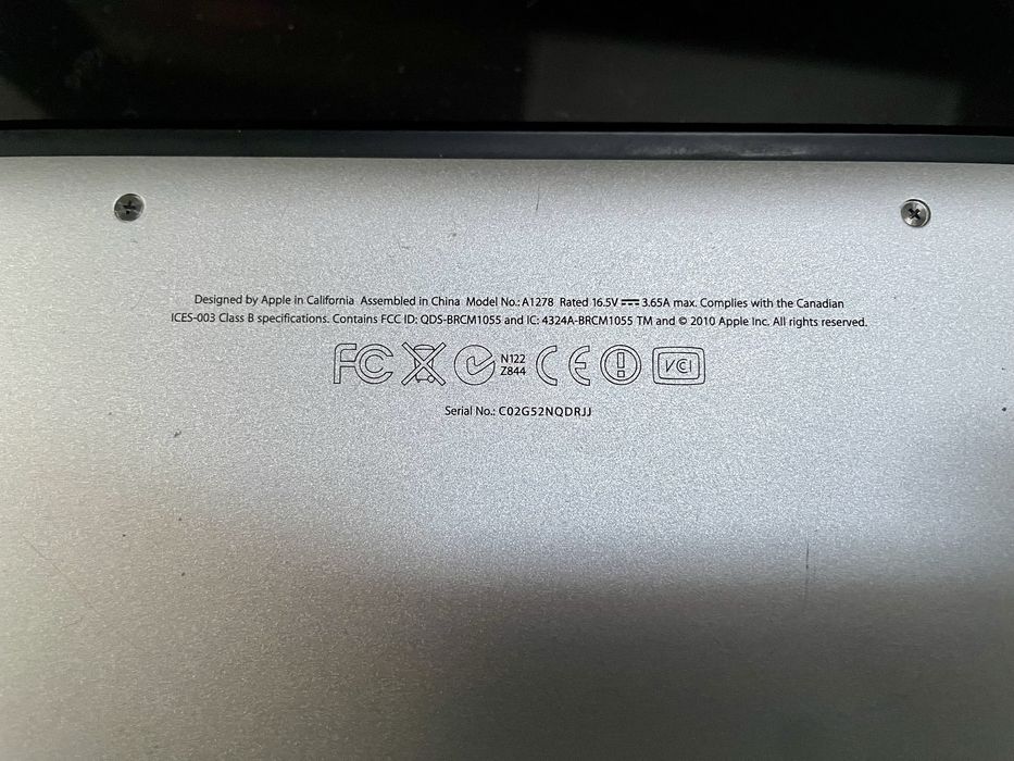 Macbook Pro A1278 13 inch, i5 2,3 GHz, Stocare 750 GB, RAM 8 GB