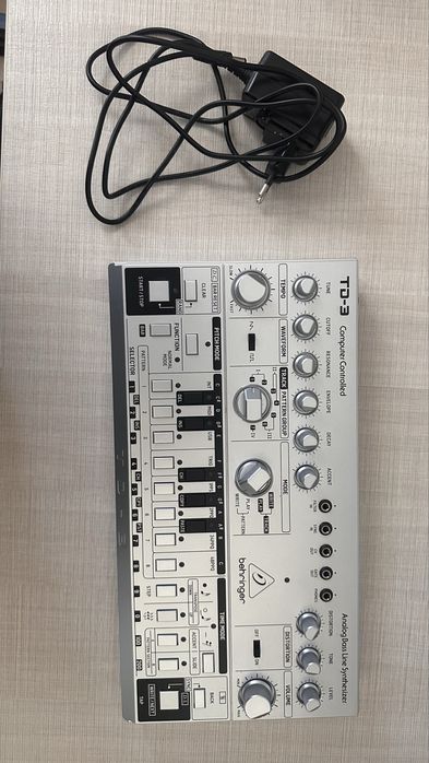 Sintetizator Behringer TD-3
