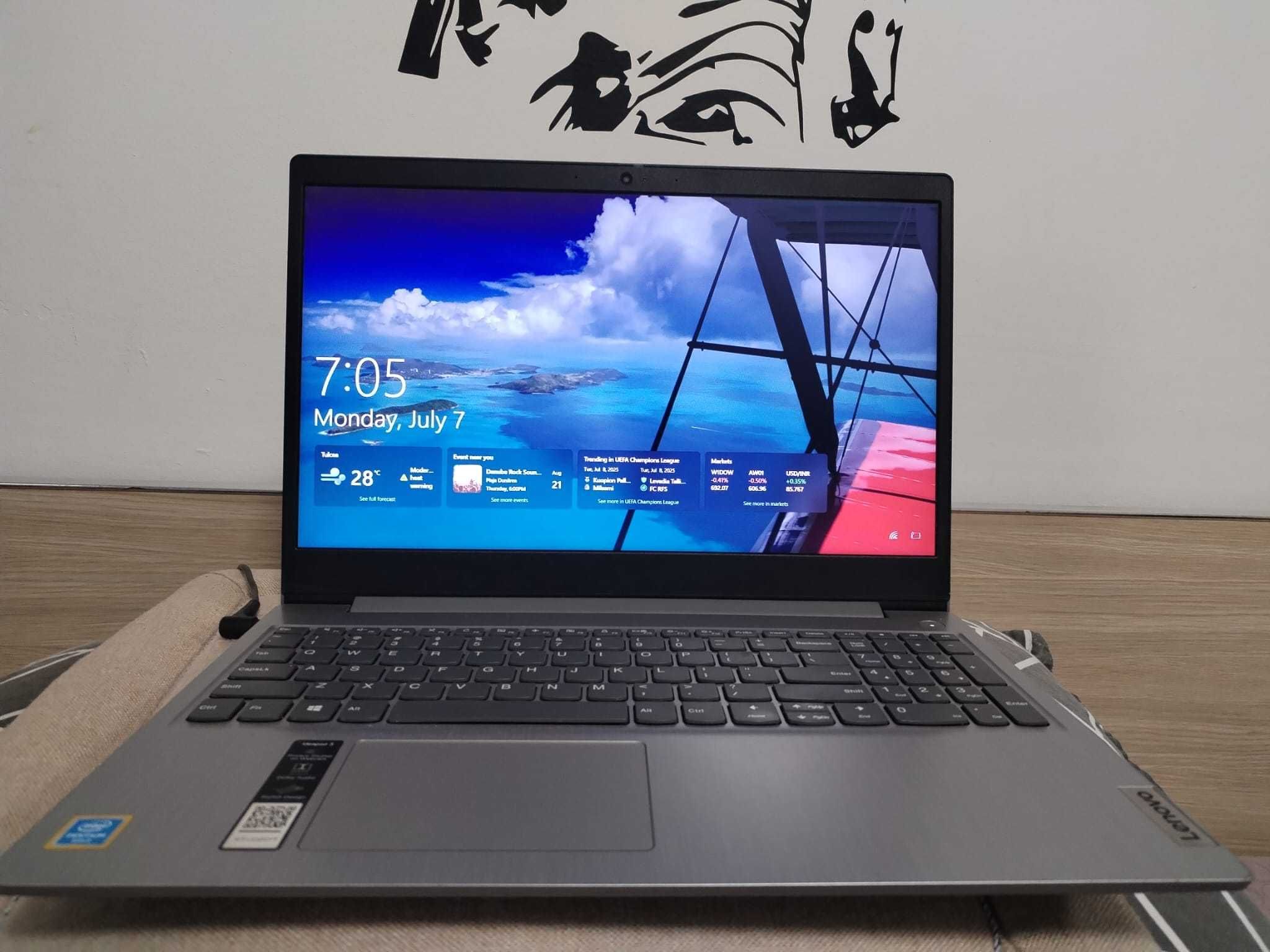 Laptop Lenovo IdeaPad 3 – SSD 256GB, 4GB RAM, în stare foarte bună