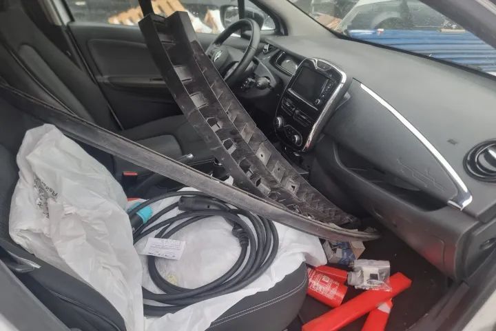 lampa tripla stop bara spate haion  spira volan panou clima navigatie display oglinda stanga dreapta  Renault Zoe, an 2019, motor electric cod 5AQ607, putere 44.5 KWh, cutie de viteze automata, cod RA0001