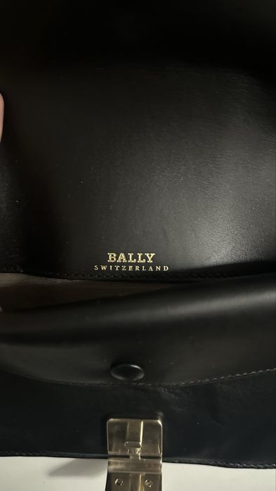 Чисто нова, черна, оригинална Bally чанта