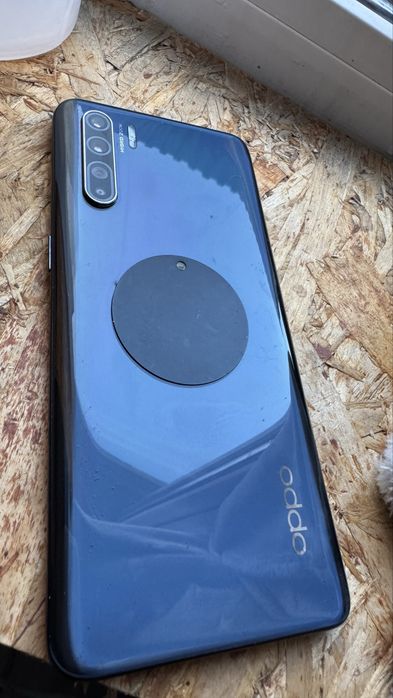 Oppo reno 3  8(+3)/128 в очень хорошем состоянии