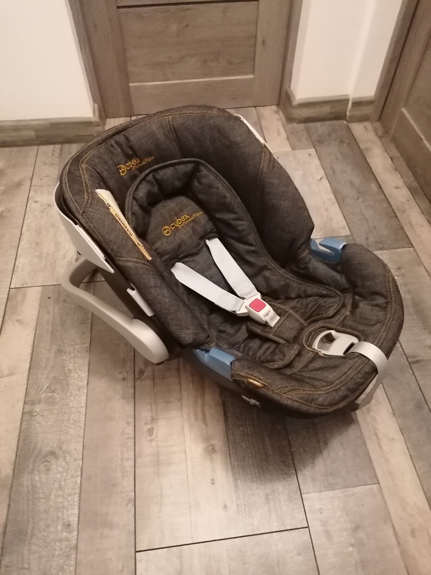 Scoică auto Cybex Aton